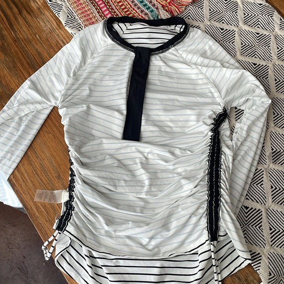 Cute and comfortable! Calia Striped Rashguard with top zipper and ruched sides. - Picture 10 of 12